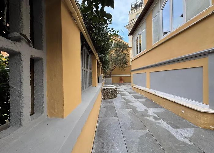 Lilith's Domus 4* Rome